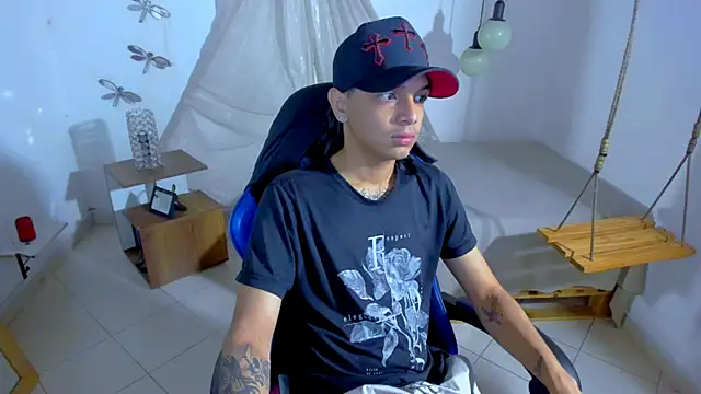 Snapshot of Brand_habes chatting on 06/18/26, 12:44 Brand habes online show from 06/18/26, 12:44