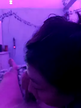 Snapshot of Cuessy chatting on 10/20/25, 04:24 Cuessy online show from 10/20/25, 04:24