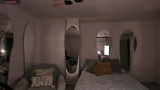 DolcieElliot online show from 02/19/25, 12:00