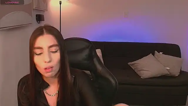 DolcieElliot online show from 10/21/25, 09:15