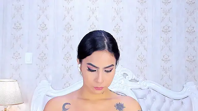 Snapshot of GiahDaniels chatting on 12/04/24, 09:13 GiahDaniels online show from 12/04/24, 09:13