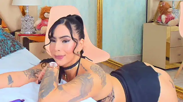 Snapshot of GiahDaniels chatting on 02/22/25, 12:05 GiahDaniels online show from 02/22/25, 12:05