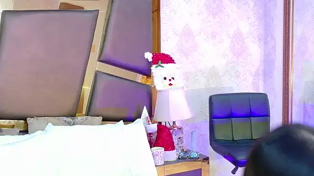 Snapshot of GiahDaniels chatting on 12/23/25, 04:10 GiahDaniels online show from 12/23/25, 04:10