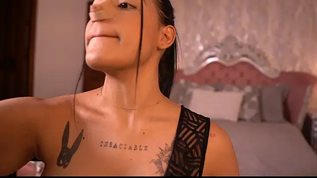 Snapshot of AngelineConnor chatting on 10/29/25, 11:17 AngelineConnor online show from 10/29/25, 11:17