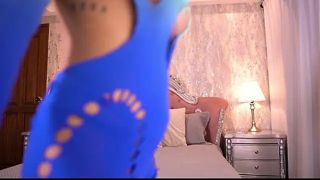 AngelineConnor online show from 12/16/25, 10:15