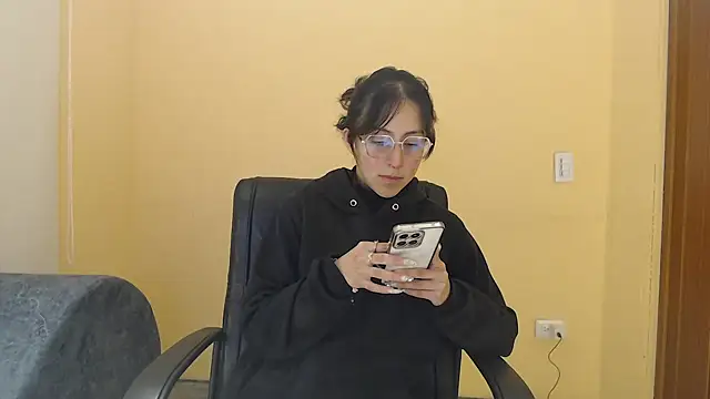 ling ling24 online show from 10/18/25, 03:09