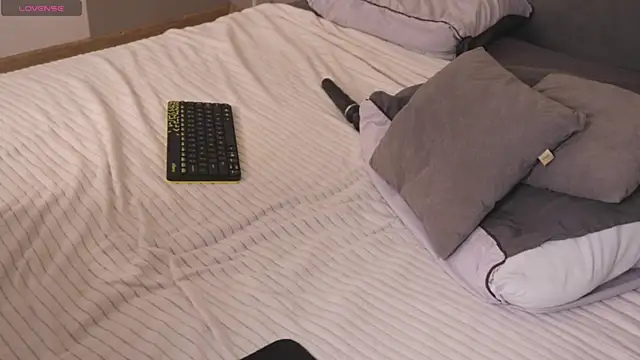 Victoria Thomsons1 online show from 04/16/26, 02:40