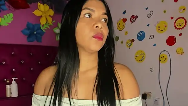 DIORA Latina online show from 12/31/24, 03:55