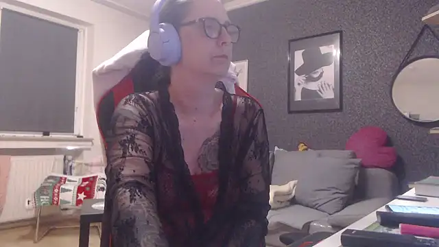 Snapshot of EiskalterEngel74 chatting on 12/30/24, 08:15 EiskalterEngel74 online show from 12/30/24, 08:15