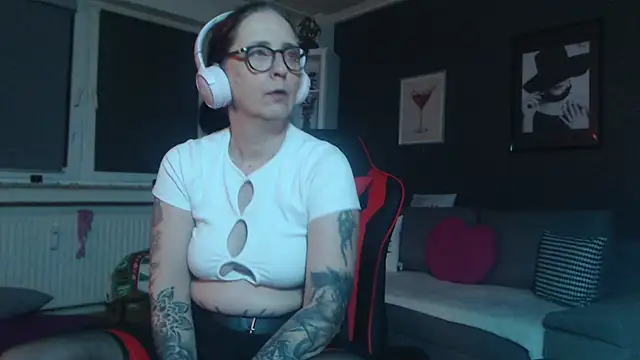 Snapshot of EiskalterEngel74 chatting on 01/10/25, 11:18 EiskalterEngel74 online show from 01/10/25, 11:18