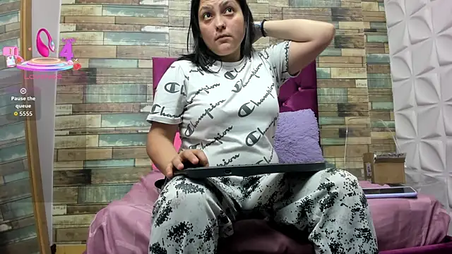 KataleyaStiward online show from 12/01/25, 01:27