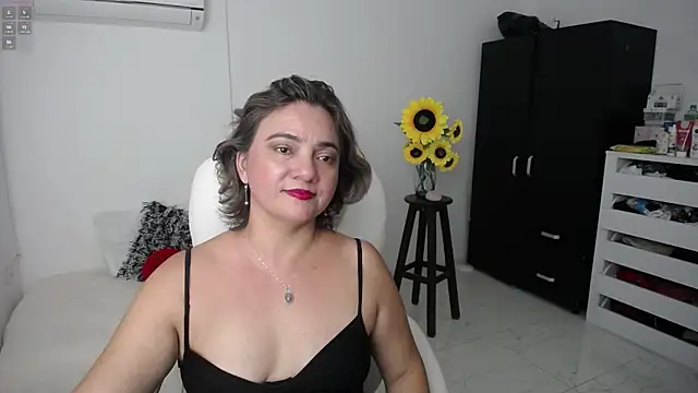 Snapshot of Ghada_milf chatting on 03/07/25, 01:31 Ghada milf online show from 03/07/25, 01:31