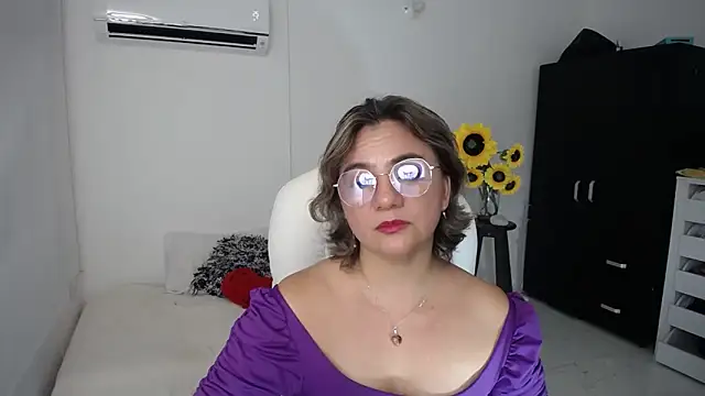 Snapshot of Ghada_milf chatting on 03/23/25, 03:54 Ghada milf online show from 03/23/25, 03:54