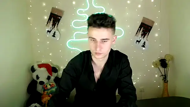 Snapshot of Mike_severi2 chatting on 12/19/24, 01:40 Mike severi2 online show from 12/19/24, 01:40