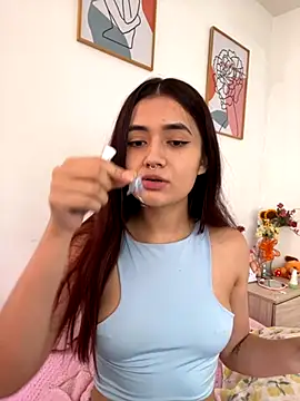 Snapshot of HallieLemon1 chatting on 10/10/25, 03:55 HallieLemon1 online show from 10/10/25, 03:55