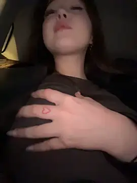 Peachy Dream online show from 10/28/25, 06:32