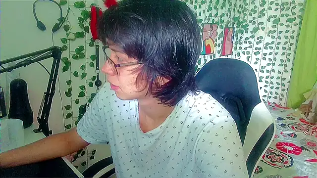 Snapshot of Andy_gray chatting on 04/21/26, 04:01 Andy gray online show from 04/21/26, 04:01