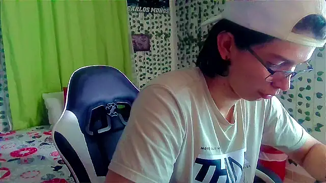 Snapshot of Andy_gray chatting on 04/25/26, 04:26 Andy gray online show from 04/25/26, 04:26