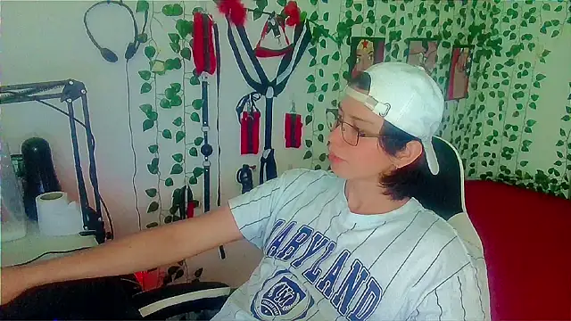 Snapshot of Andy_gray chatting on 04/29/26, 04:11 Andy gray online show from 04/29/26, 04:11