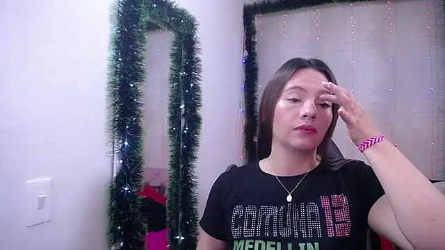 Snapshot of lauraguzman chatting on 01/03/25, 03:16 lauraguzman online show from 01/03/25, 03:16