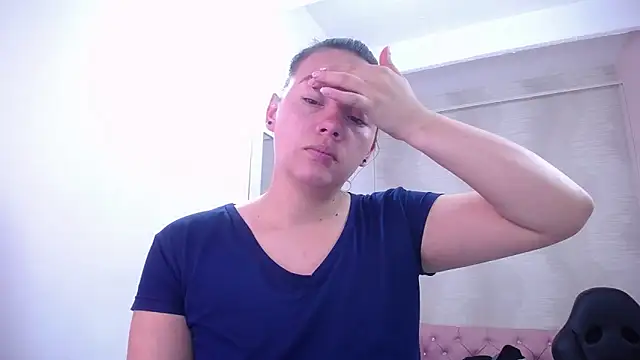 Snapshot of lauraguzman chatting on 02/27/25, 10:26 lauraguzman online show from 02/27/25, 10:26