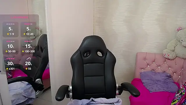 Snapshot of lauraguzman chatting on 09/10/25, 03:17 lauraguzman online show from 09/10/25, 03:17