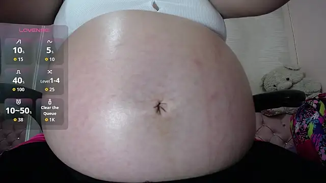 Snapshot of lauraguzman chatting on 10/03/25, 03:03 lauraguzman online show from 10/03/25, 03:03