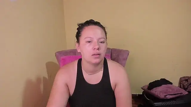 Snapshot of lauraguzman chatting on 06/11/26, 03:59 lauraguzman online show from 06/11/26, 03:59