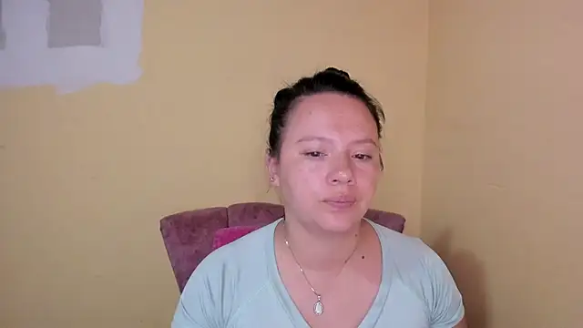 Snapshot of lauraguzman chatting on 07/18/26, 04:16 lauraguzman online show from 07/18/26, 04:16