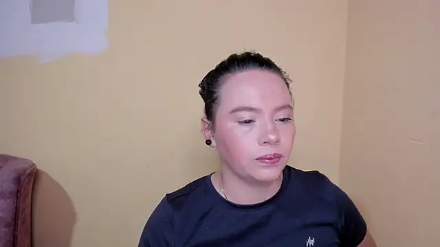 Snapshot of lauraguzman chatting on 07/31/26, 03:17 lauraguzman online show from 07/31/26, 03:17