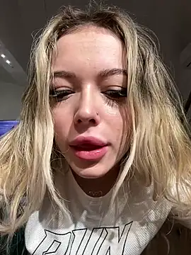 Snapshot of KylieJoyce chatting on 01/08/25, 12:06 KylieJoyce online show from 01/08/25, 12:06