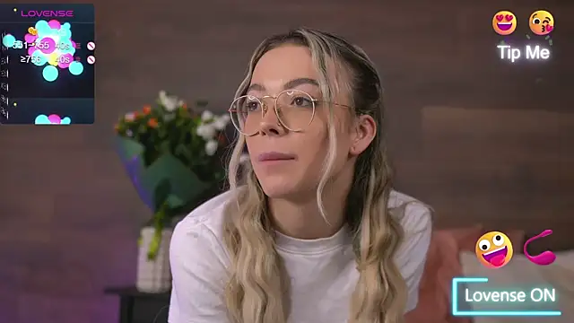 Snapshot of KylieJoyce chatting on 01/10/25, 04:44 KylieJoyce online show from 01/10/25, 04:44