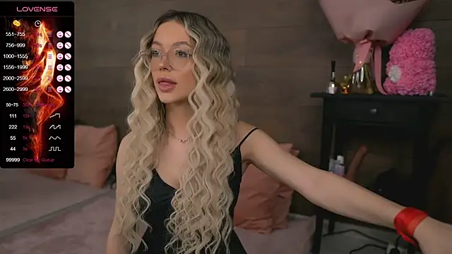 Snapshot of KylieJoyce chatting on 02/06/25, 10:43 KylieJoyce online show from 02/06/25, 10:43