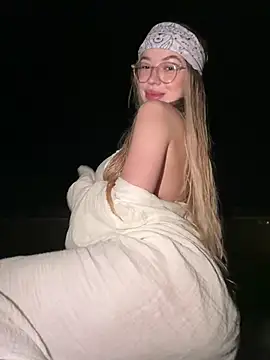 Snapshot of KylieJoyce chatting on 02/17/25, 08:52 KylieJoyce online show from 02/17/25, 08:52