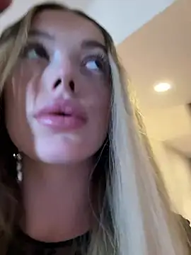 Snapshot of KylieJoyce chatting on 02/17/25, 06:04 KylieJoyce online show from 02/17/25, 06:04