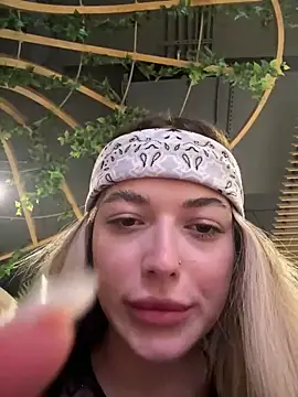 Snapshot of KylieJoyce chatting on 02/17/25, 11:31 KylieJoyce online show from 02/17/25, 11:31