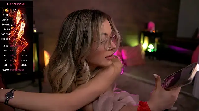 Snapshot of KylieJoyce chatting on 02/23/25, 03:13 KylieJoyce online show from 02/23/25, 03:13