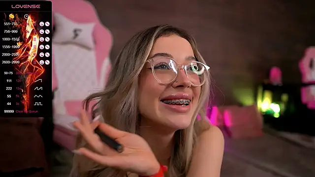 Snapshot of KylieJoyce chatting on 02/23/25, 11:36 KylieJoyce online show from 02/23/25, 11:36