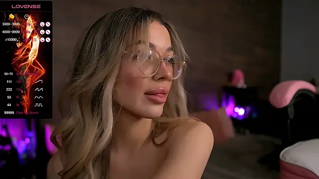 Snapshot of KylieJoyce chatting on 02/24/25, 02:40 KylieJoyce online show from 02/24/25, 02:40