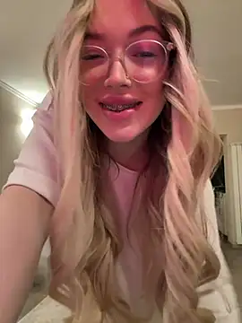 Snapshot of KylieJoyce chatting on 02/26/25, 10:09 KylieJoyce online show from 02/26/25, 10:09