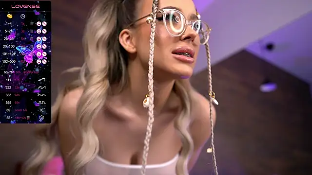 Snapshot of KylieJoyce chatting on 03/05/25, 01:10 KylieJoyce online show from 03/05/25, 01:10