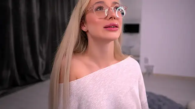 Snapshot of KylieJoyce chatting on 01/10/26, 09:30 KylieJoyce online show from 01/10/26, 09:30