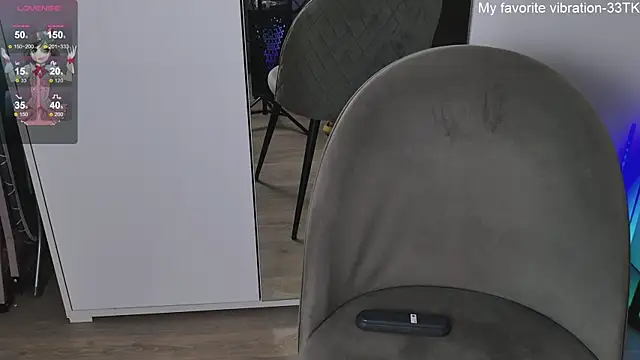 Snapshot of ValBae chatting on 12/27/24, 10:48 ValBae online show from 12/27/24, 10:48