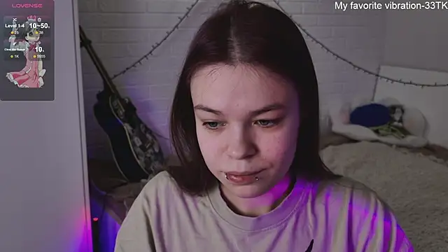 Snapshot of ValBae chatting on 12/29/24, 01:28 ValBae online show from 12/29/24, 01:28