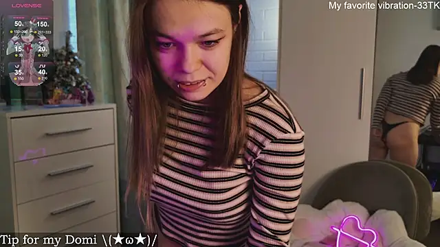 Snapshot of ValBae chatting on 02/18/25, 12:28 ValBae online show from 02/18/25, 12:28