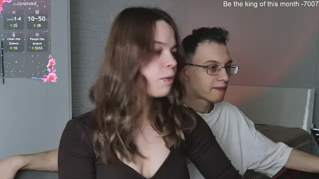 Snapshot of ValBae chatting on 03/21/25, 10:17 ValBae online show from 03/21/25, 10:17