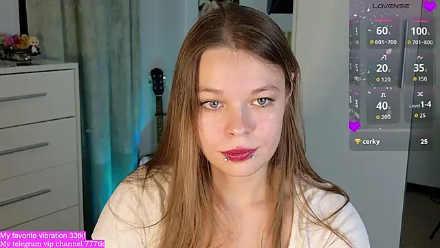 Snapshot of ValBae chatting on 09/13/25, 07:13 ValBae online show from 09/13/25, 07:13