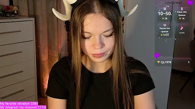 Snapshot of ValBae chatting on 09/14/25, 07:24 ValBae online show from 09/14/25, 07:24