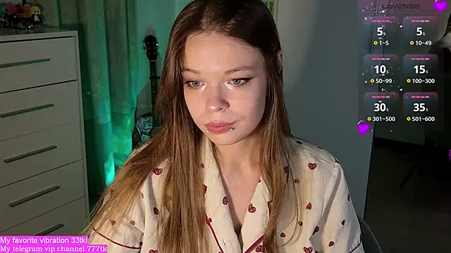 Snapshot of ValBae chatting on 09/15/25, 07:25 ValBae online show from 09/15/25, 07:25