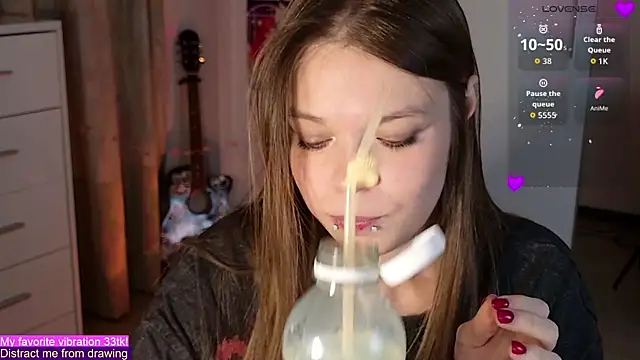 Snapshot of ValBae chatting on 09/25/25, 07:28 ValBae online show from 09/25/25, 07:28